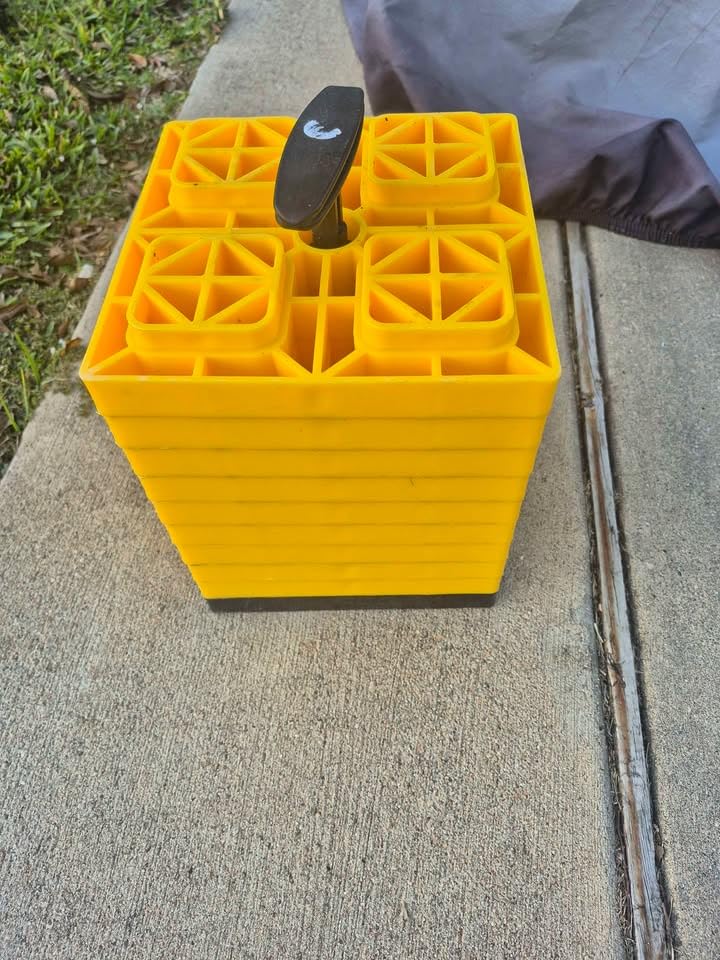 OULEME 12-Pack RV Leveling Blocks, Stackable Camper Trailer Leveler, Yellow customer photo 1