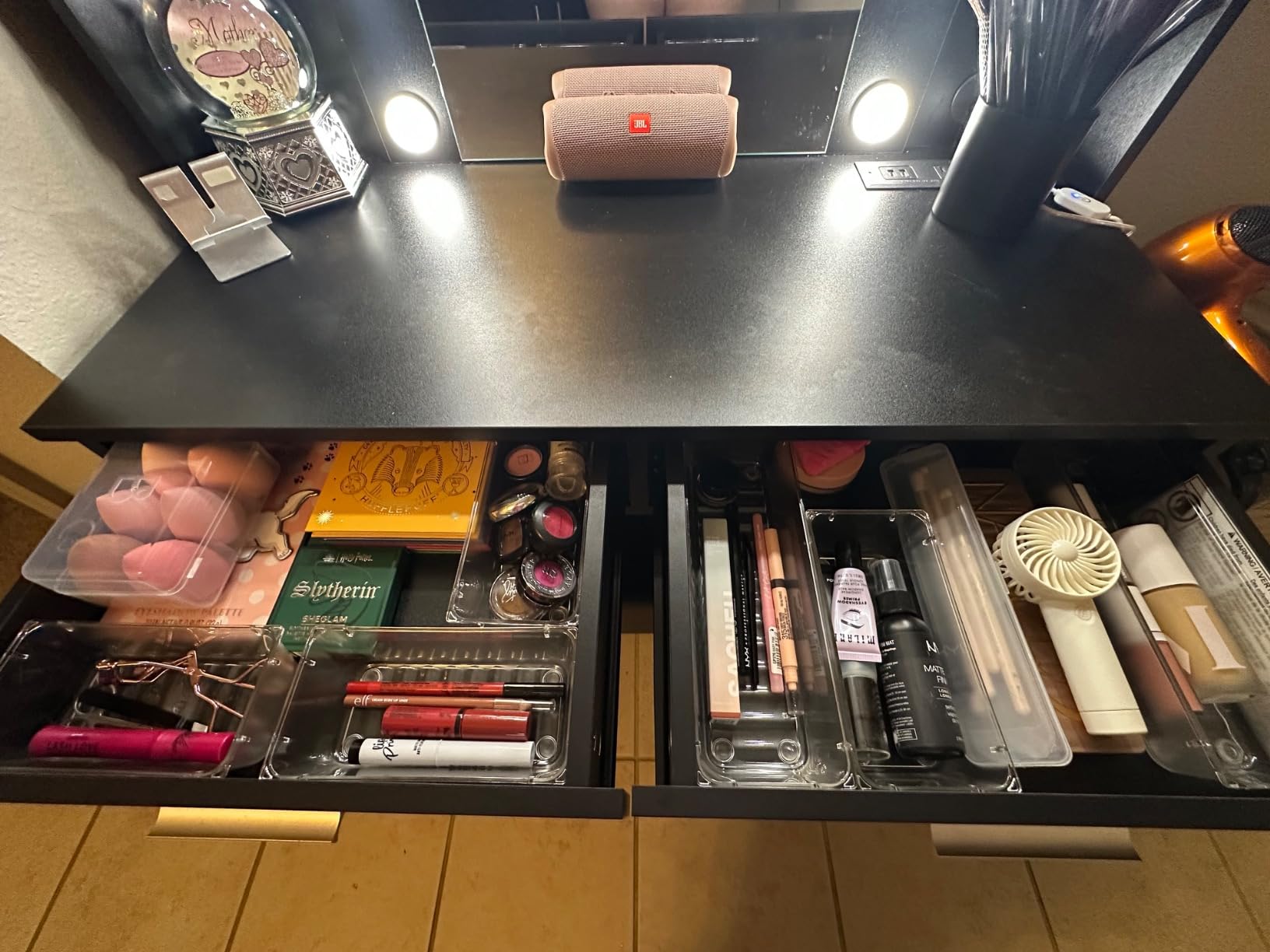 Vabches White Makeup Vanity Desk with Lighted Mirror & Charging Station customer photo 1
