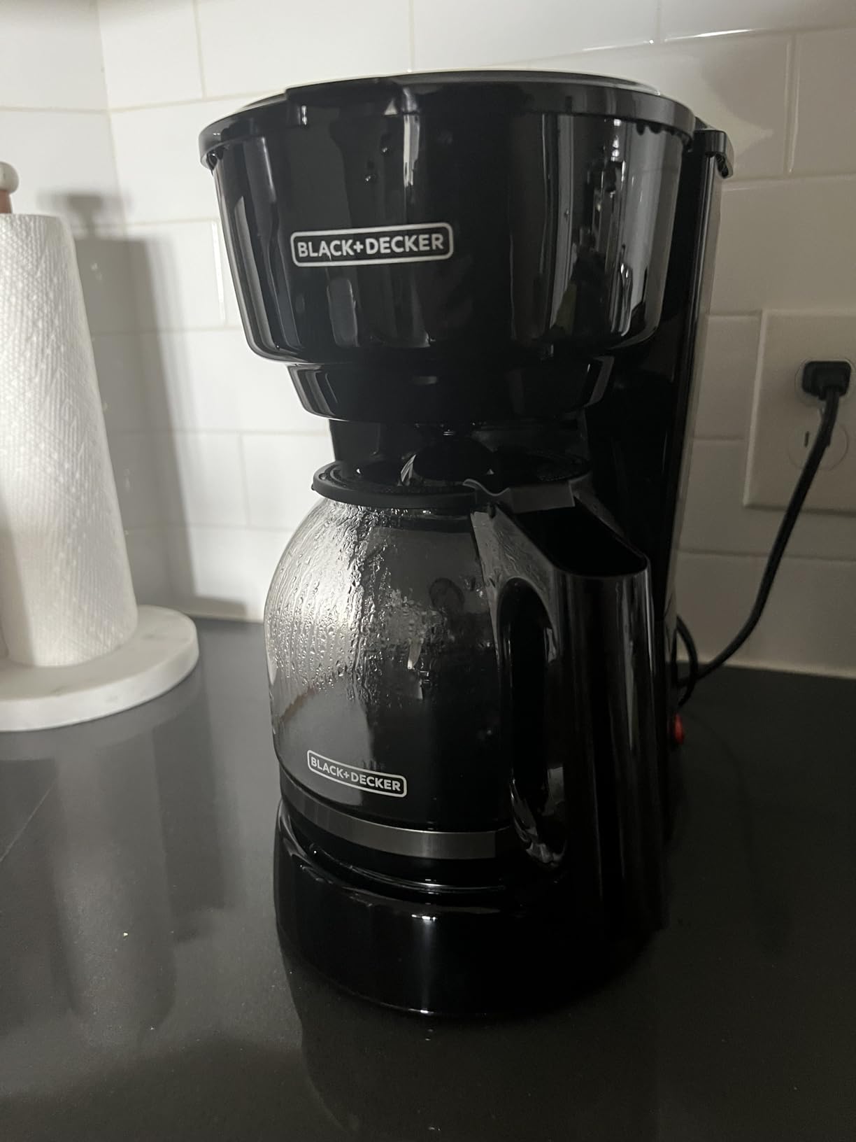 BLACK+DECKER 12-Cup Coffee Maker with Easy On/Off Switch, Easy Pour, Non-Drip Carafe with Removable Filter Basket, Vortex Technology, Black customer photo 2