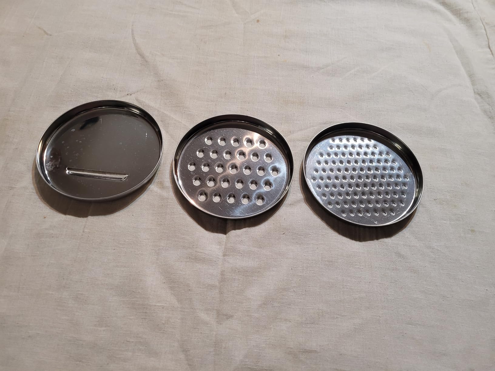 Umite Chef Mixing Bowls with Airtight Lids Set, 8PCS Stainless Steel Nesting Bowls Set, 3 Grater Attachments & Non-Slip Bottoms, Size 5, 4, 3.5, 2, 1.5QT for Baking & Mixing(Black) customer photo 1