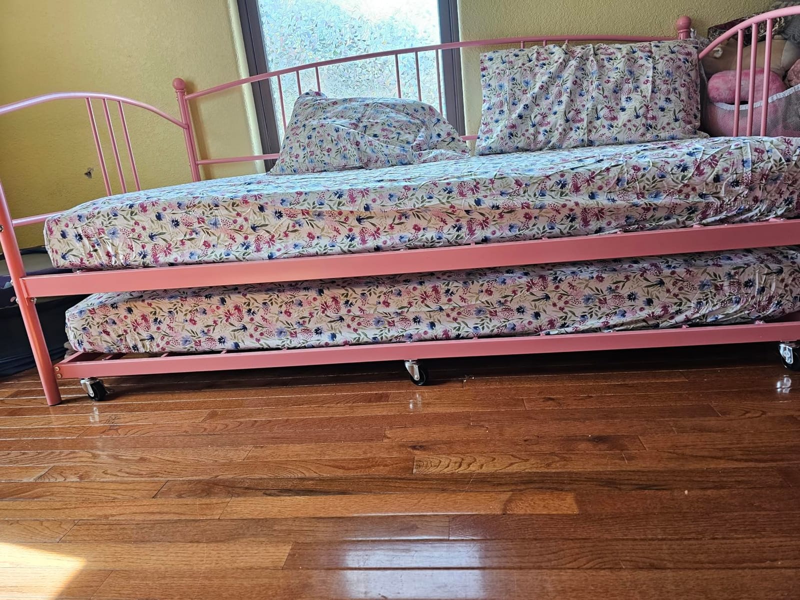 Zinus 6 Inch Twin Foam and Spring Hybrid Mattress, Medium Firm Feel customer photo 2