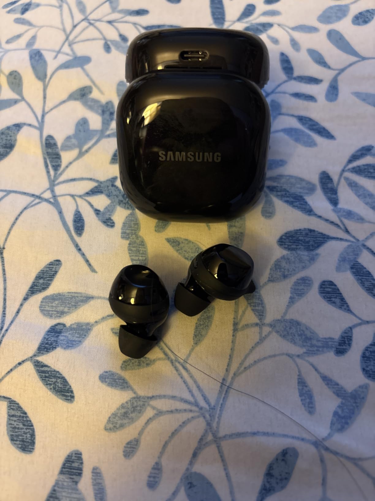 Samsung Galaxy Buds Fan Edition(FE) SM-R400, Active Noise-Cancelling, Wireless Bluetooth v5.2 Earbuds, Android 8.0 and Up - (Graphite) customer photo 1