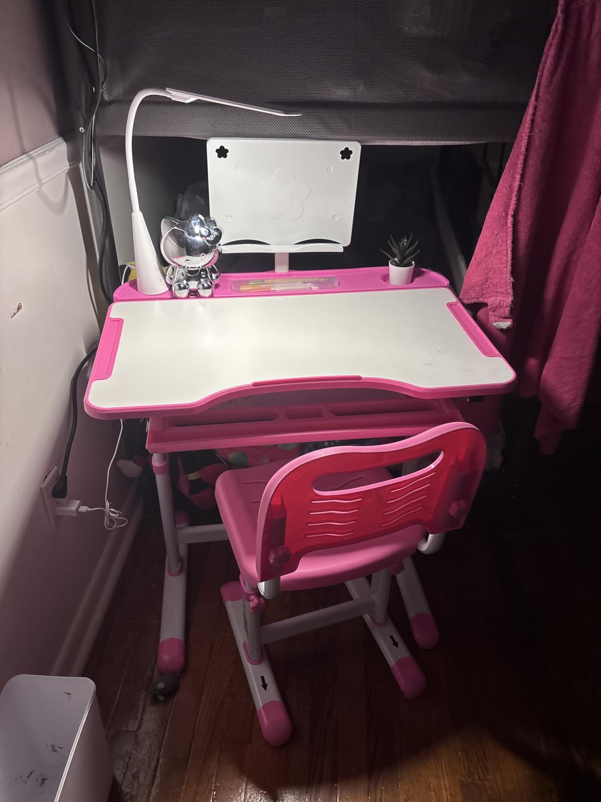 Diroan Kids Desk and Chair Set with LED Light, Height-Adjustable for Age 7+ customer photo 2