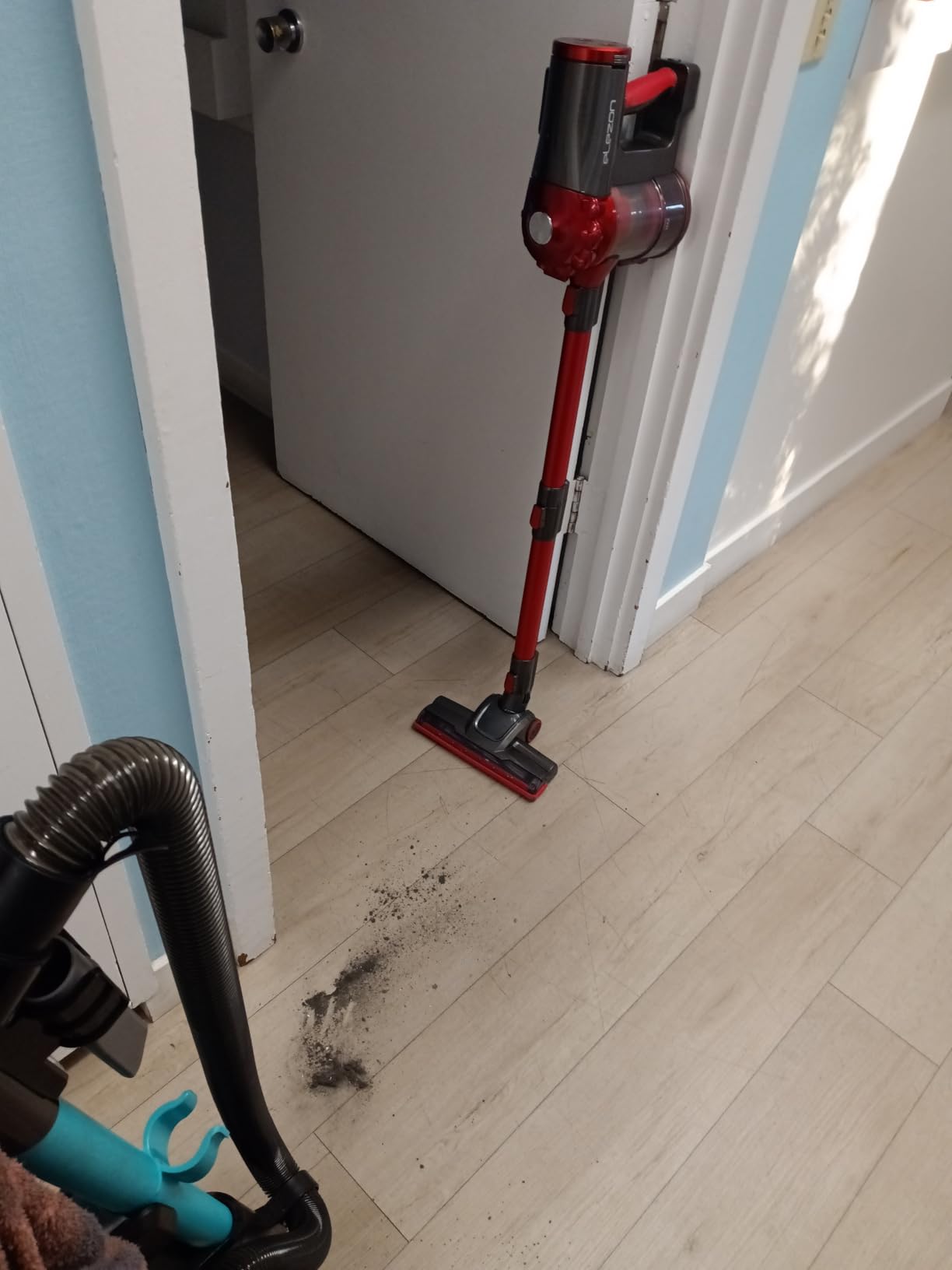 elezon A200 Cordless Vacuum Cleaner, Stick Vacuum with Powerful Suction, Max 38 Mins Runtime, Rechargeable Battery, HEPA Filter, Portable Lightweight Vacuum Cleaners for Home, Hard Floor, Pet Hair customer photo 1
