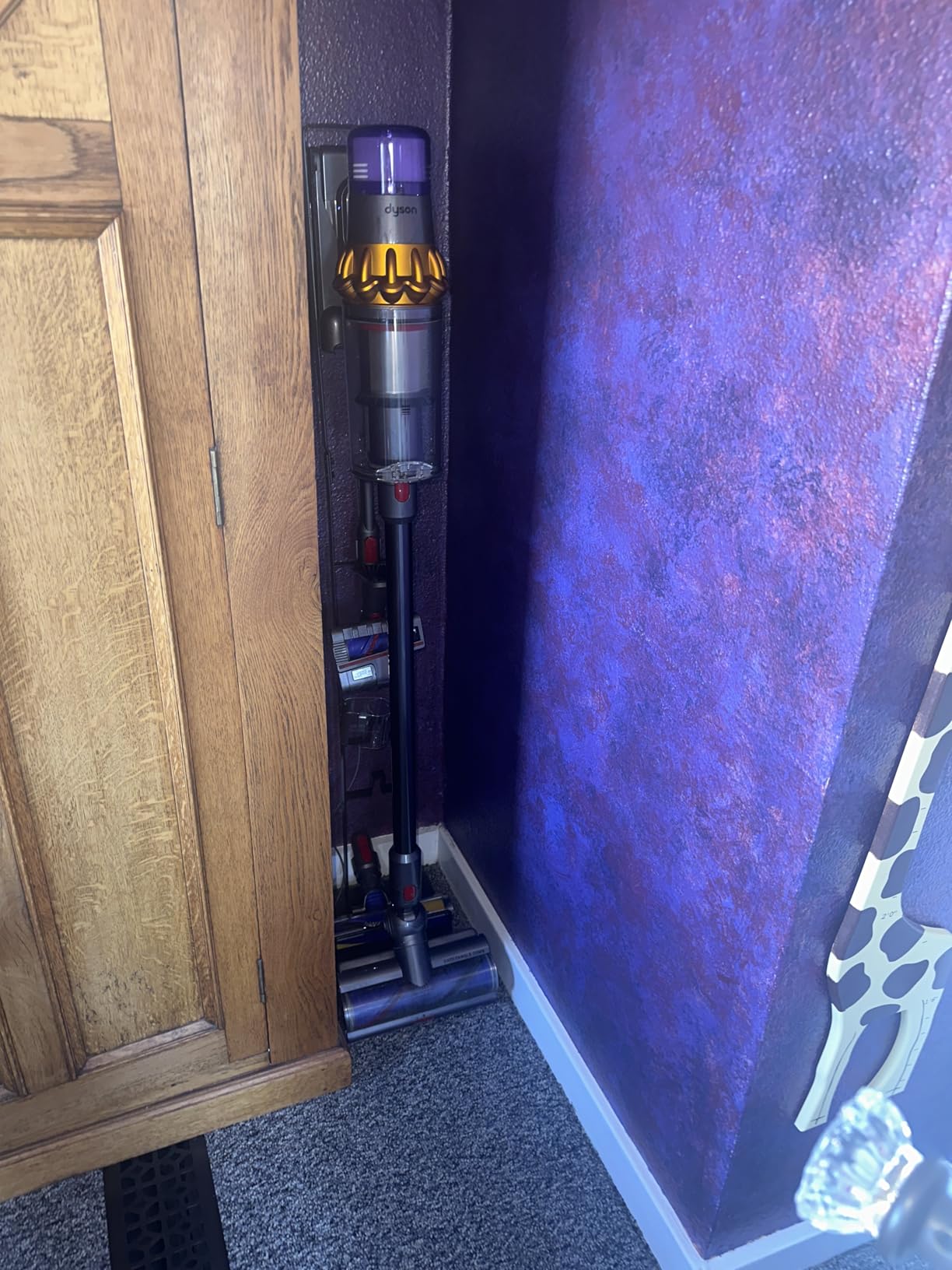 Dyson V15 Detect Plus Cordless Vacuum, Illumination Reveals dust, 240AW, 3 Power Modes, Up to 60 Minutes,² Deep Cleans Hard Floors and Carpets, Detangles pet Hair, Converts to Handheld customer photo 1