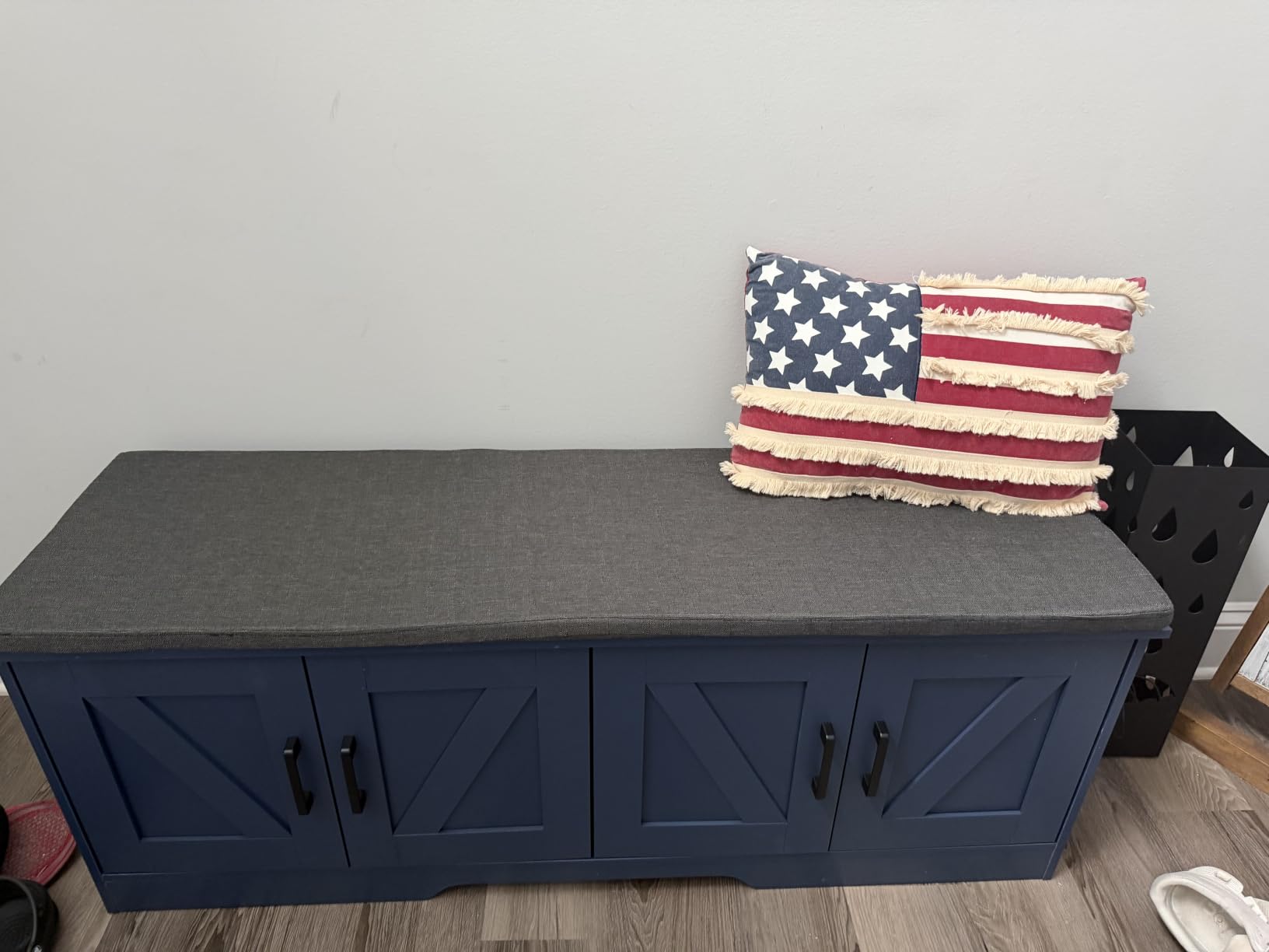HOMSHO Farmhouse Shoe Storage Bench with 4 Barn Doors & Padded Seat Cushion customer photo 2