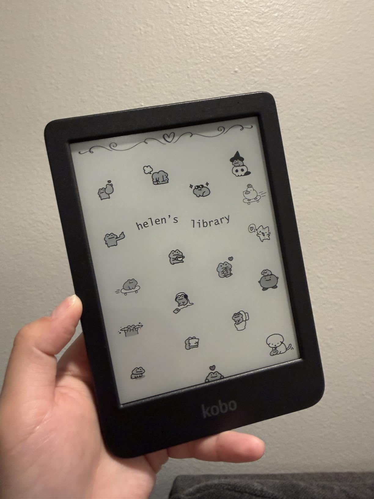 Kobo Clara BW | eReader | 6” Glare-Free Touchscreen with ComfortLight PRO | Dark Mode Option | Audiobooks | Waterproof | 16GB of Storage | Black | 6” Glare-Free Touchscreen, ComfortLight PRO, Dark Mode, eBooks, Audiobooks, 16GB customer photo 2
