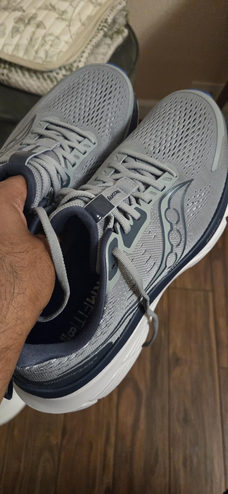Saucony Men's Guide 18 Sneaker customer photo 2