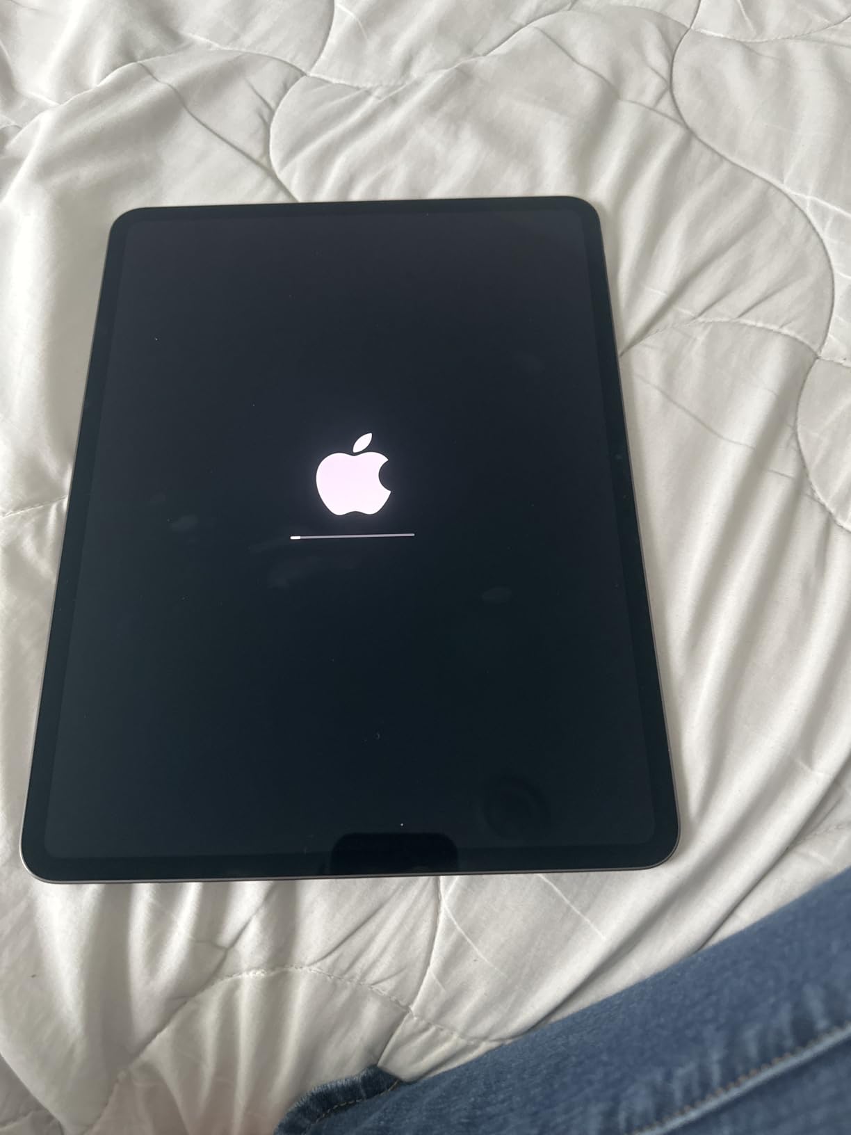 Apple iPad Pro 13-Inch (M4): Built for Apple Intelligence, Ultra Retina XDR Display, 512GB, 12MP Front/Back Camera, LiDAR Scanner, Wi-Fi 6E, Face ID, All-Day Battery Life — Space Black customer photo 2
