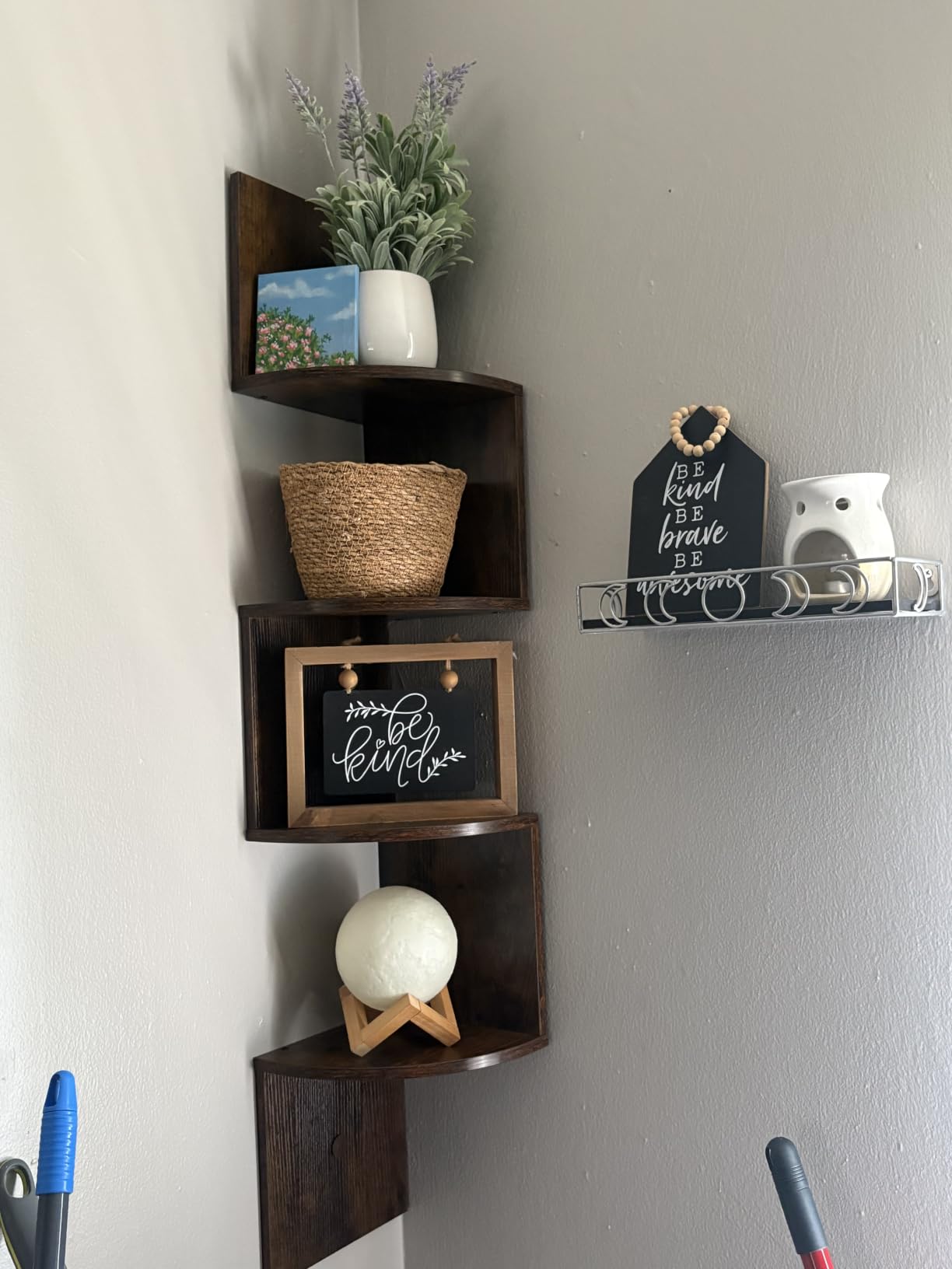 HOOBRO Corner Shelf Wall-Mounted, Set of 2 Floating Corner Shelves for Wall, 4-Tier Corner Bookshelves Floating Shelf for Wall Corner Shelves for Living Room Bedroom Bathroom Home Office Rustic Brown customer photo 2