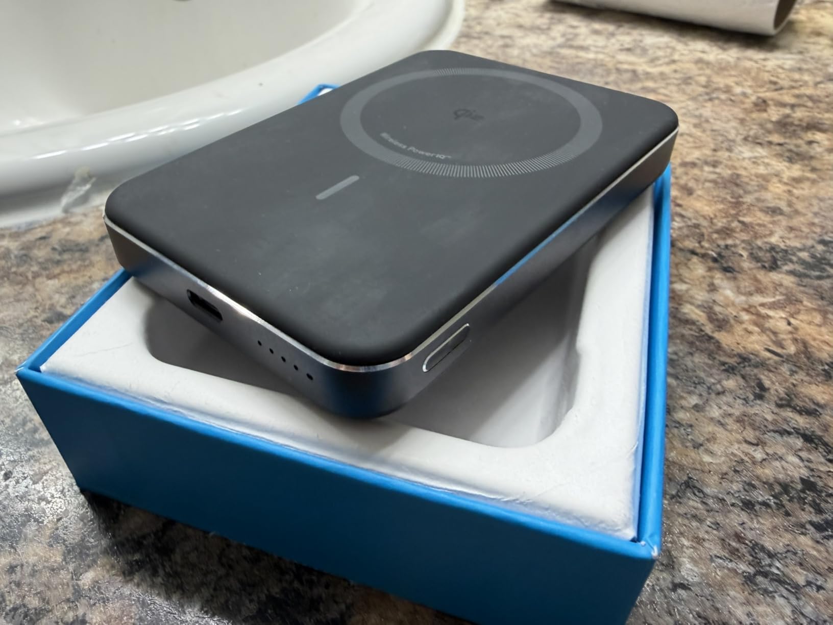 Anker MagGo Power Bank, 10,000mAh Qi2-Certified 15W Portable Charger customer photo 2