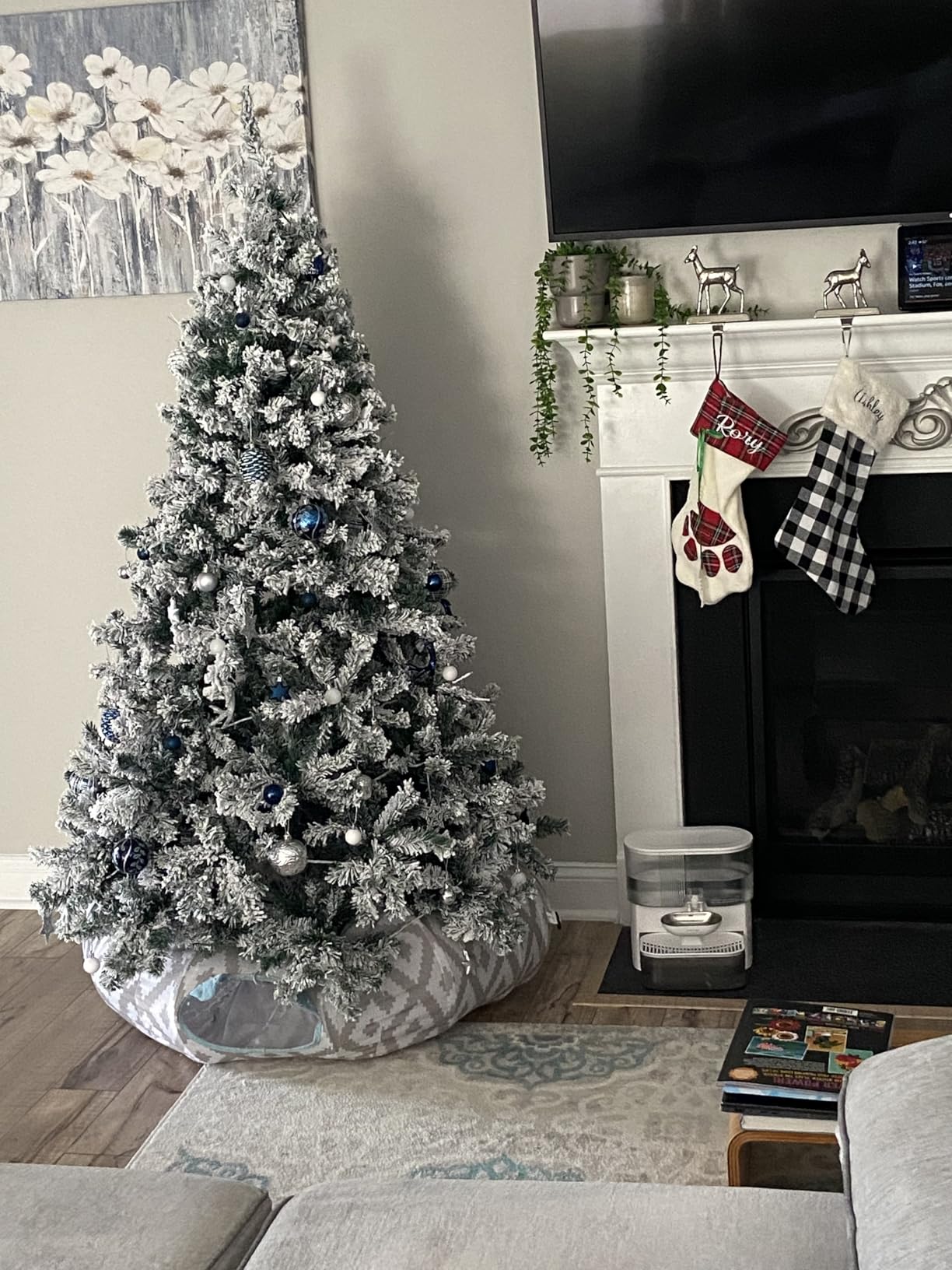 YITAHOME Pre-Lit Green Artificial Hinged Christmas Tree with Remote Control, 6ft Prelighted Spruce Xmas Tree for Home, Office, Party Decoration with 1000 Branch Tips and 250 Lights, Green customer photo 2