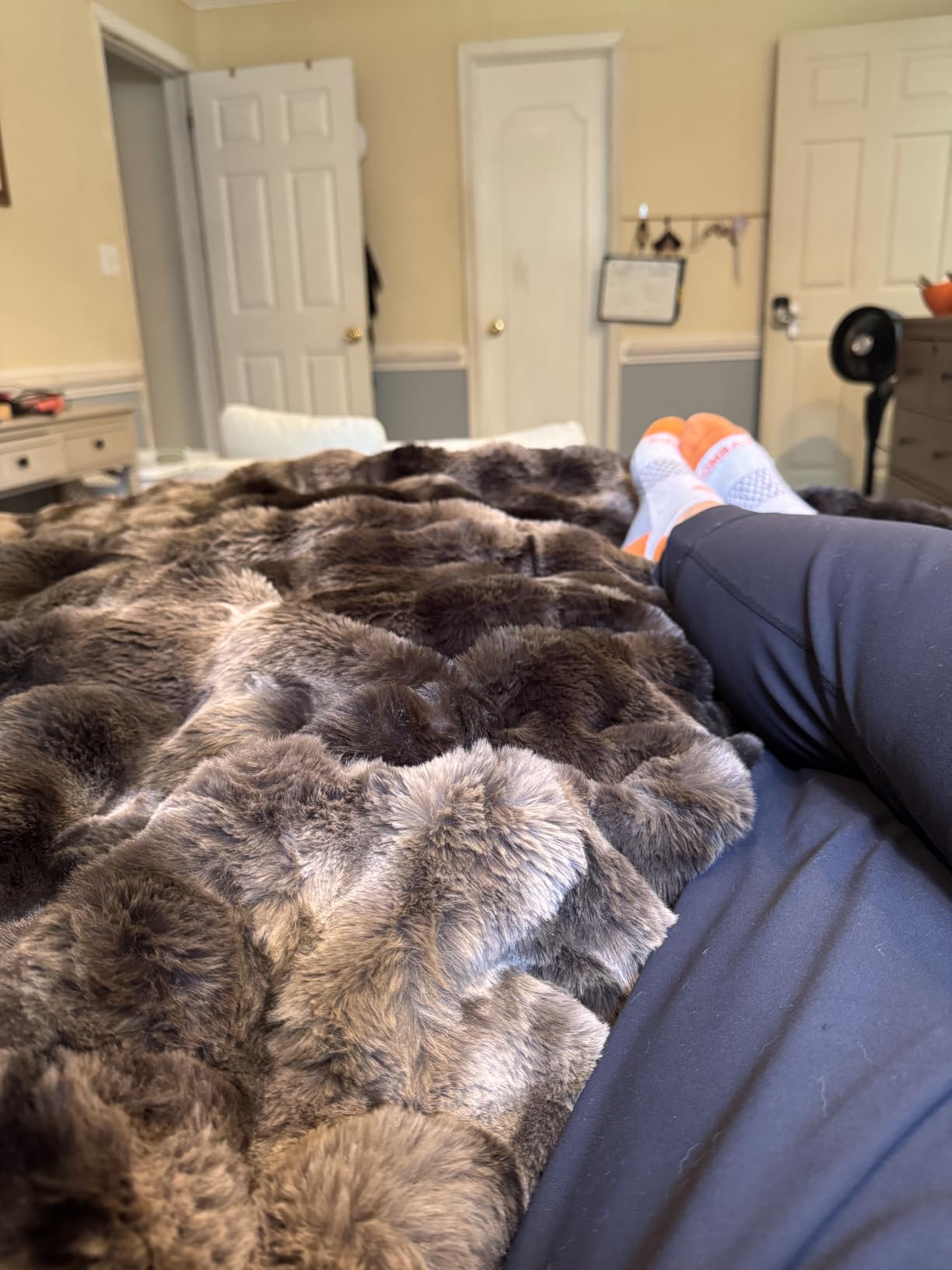 BENVWE Fluffy Faux Fur Throw Blanket for Couch, Soft Plush Thick Cozy Fuzzy Luxury Minky Bubble Blanket for Home Living Room Decor Gift for Women, Tie-dye Coffee, 50