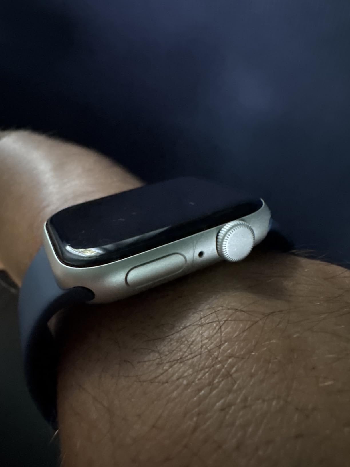 Apple Watch SE (2nd Gen) [GPS 40mm] Smartwatch with Midnight Aluminum Case with Midnight Sport Band S/M. Fitness and Sleep Trackers, Crash Detection, Heart Rate Monitor, Retina Display customer photo 1
