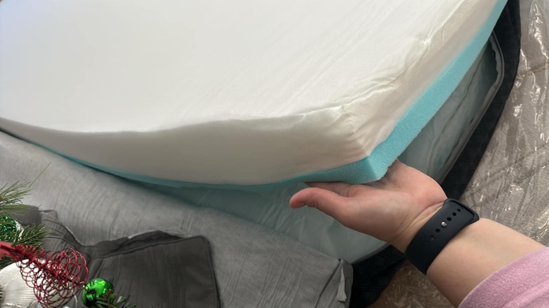 14 Inch Queen Mattress for Heavy People, Cooling Hybrid Mattress with Ice Silk Cover & Gel Memory Foam, 7-Zone Ergonomic Support, Extra Firm Bed with Strong Edge Support, No Sagging & Pressure Relief customer photo 1