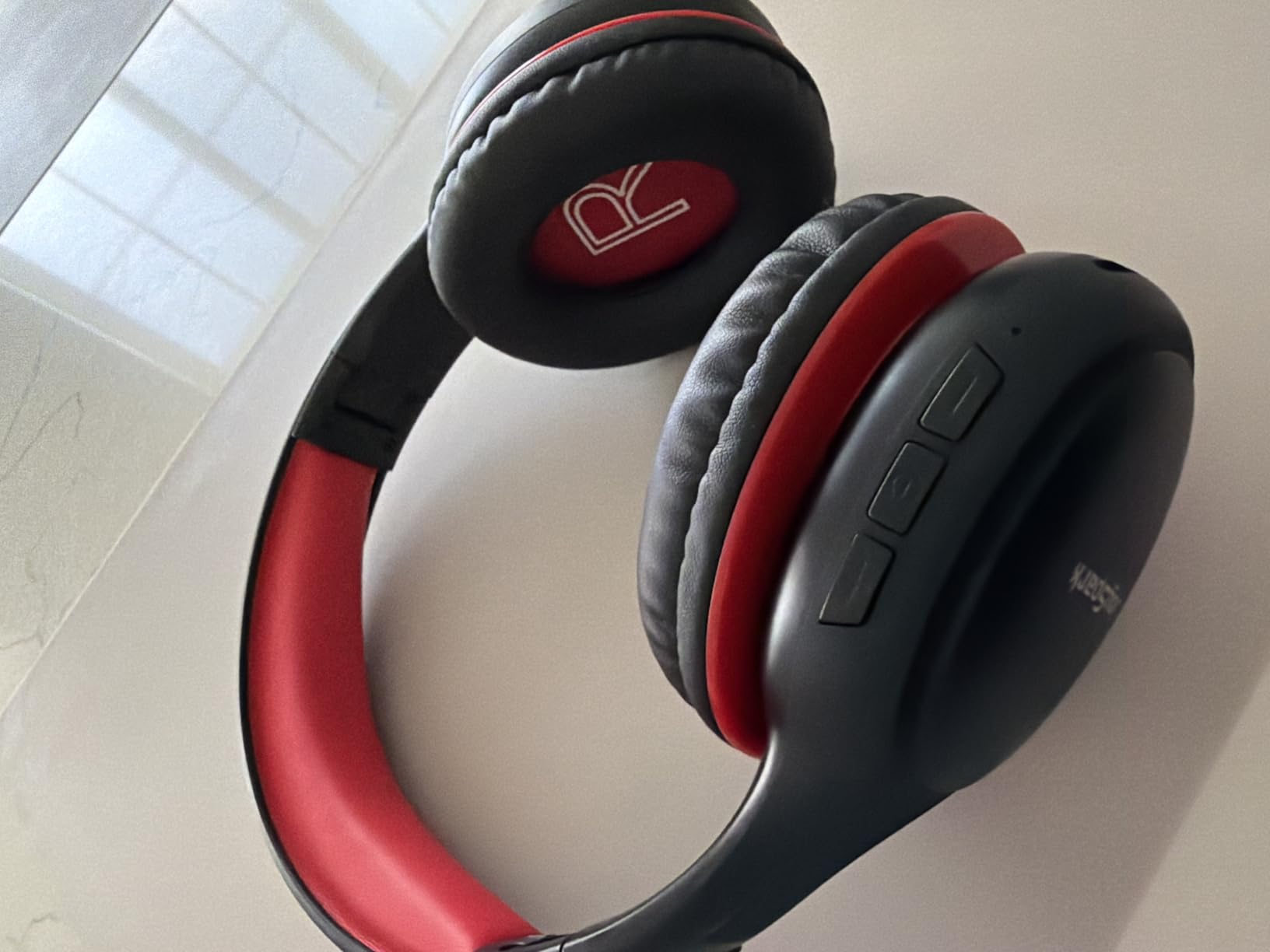 JoySpark Kids Bluetooth Headphones, 60 Hours Playtime, Bluetooth 5.4 Kids Headphones Wireless, Type-C Fast Charging, 85/94dB Volume Limited, Foldable Toddler Wireless Headsets with Mic-Black Red customer photo 1