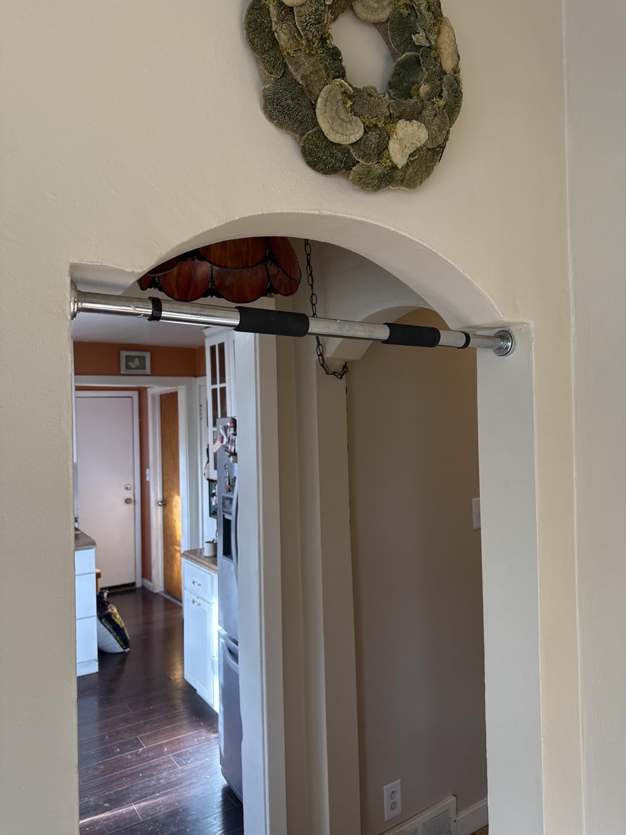 Sunny Health & Fitness Adjustable Doorway Chin Up/Pull Up Bar | Adjustable Doorway Fitment, Strong Steel Frame, Foam Padded Handlebars, Anti-Slip Pads, Ideal for Upper Body Workouts customer photo 1