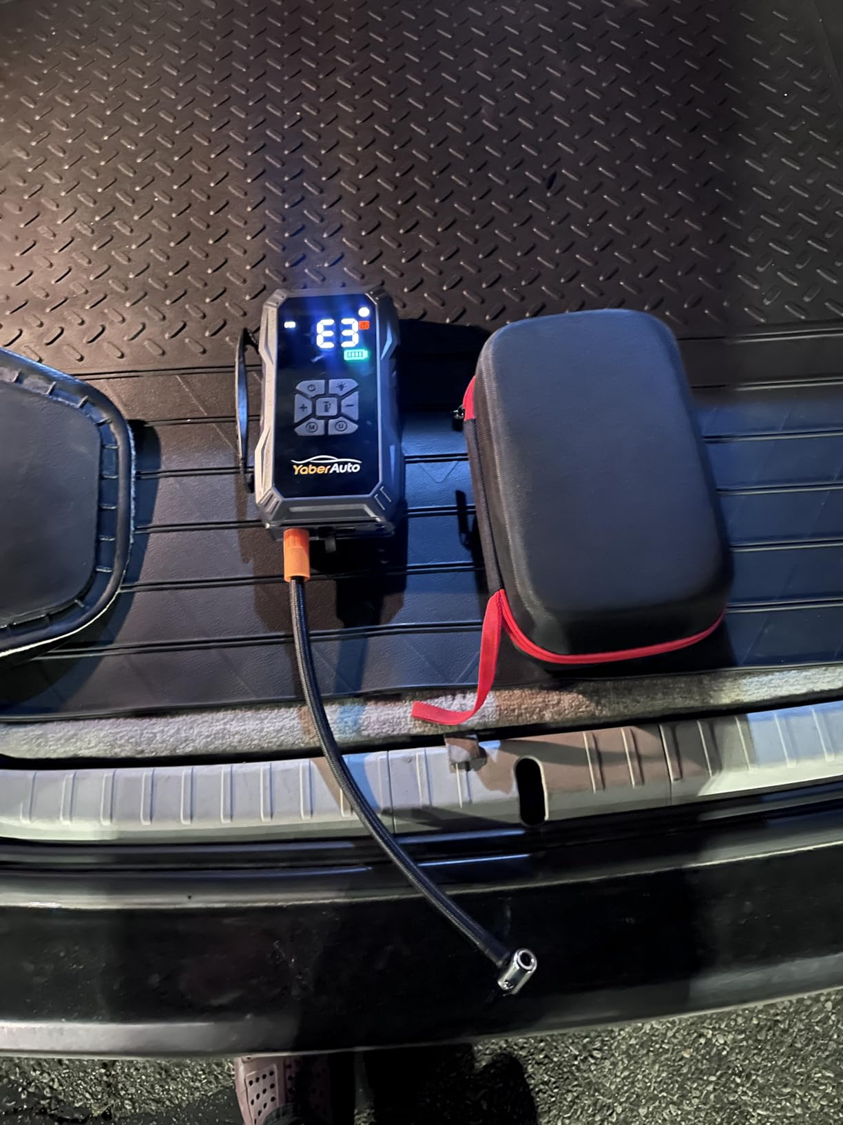 YaberAuto 10-in-1 7000A 150PSI Jump Starter with Air Compressor & Gloves customer photo 2