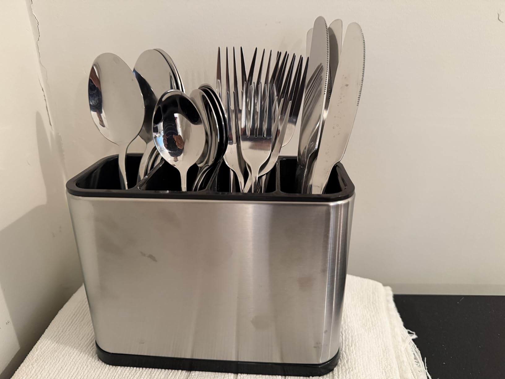 PHILIPALA 40 Piece Gold Silverware Set, Stainless Steel Flatware Set for 8 Food Grade Novelty Flatware Cutlery Utensil Set Include Knife Fork Spoon Mirror Polished Dishwasher Safe customer photo 2