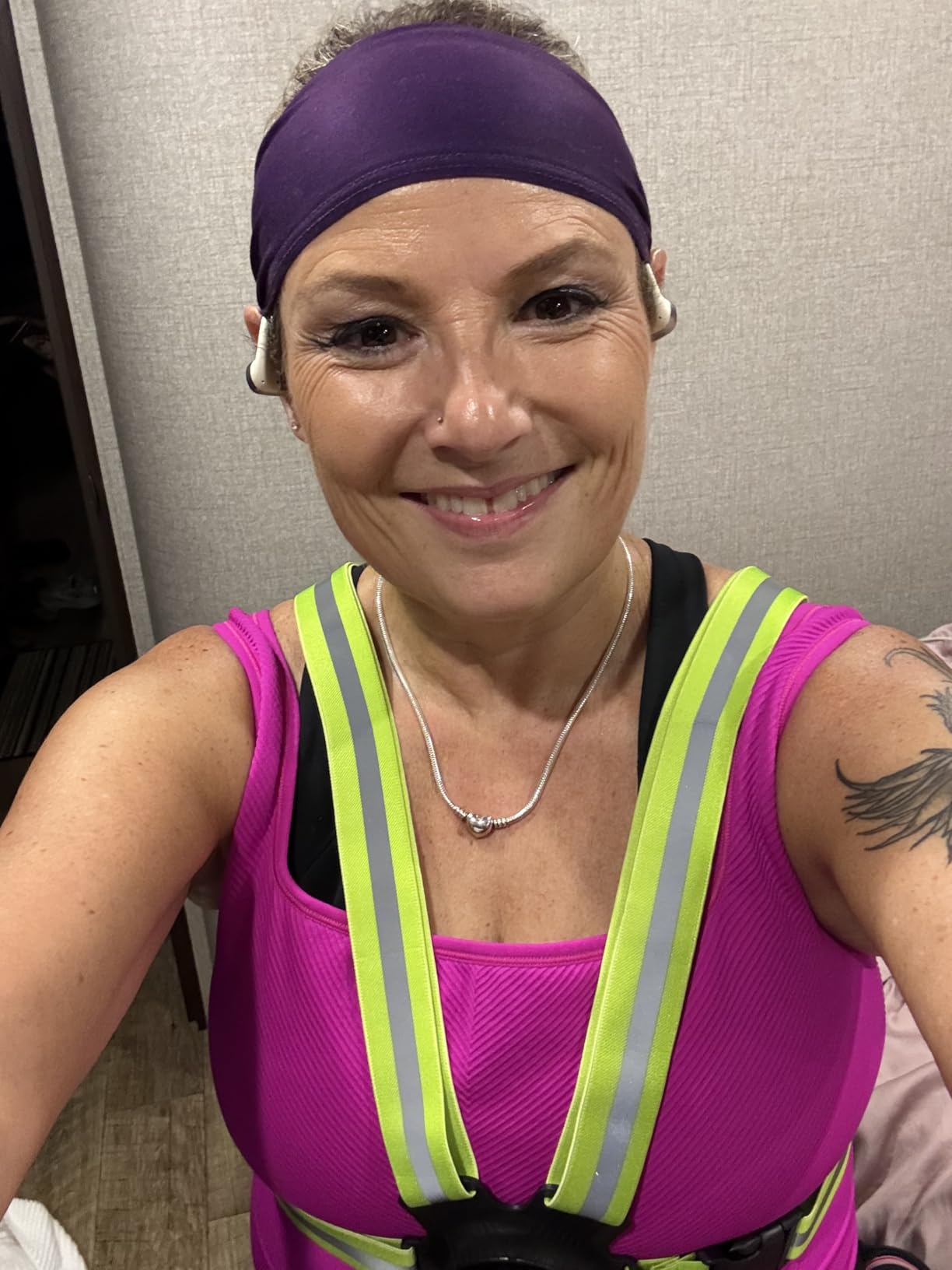 Viccux 500LM High-Visibility Running Lights for Runners, Adjustable 45° Beam & 360° Reflective Vest, IPX4 Waterproof Running Vest Light for Night Walking/Cycling/Jogging, 3.5-20Hrs Runtime customer photo 2