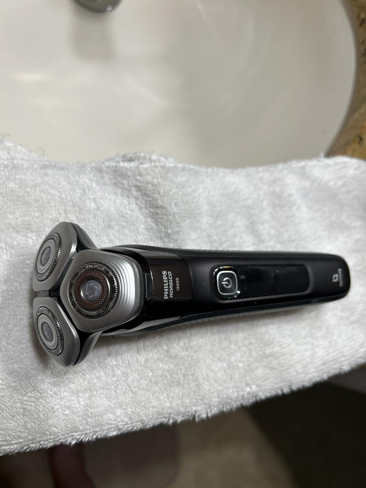 Philips Norelco i9000 Electric Shaver, Ink Black customer photo 2