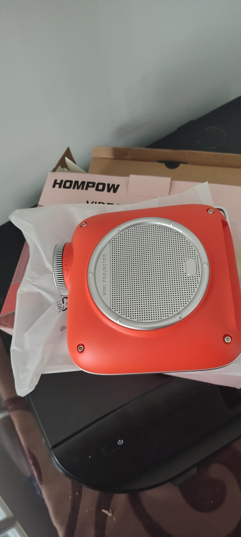 HOMPOW Mini Projector, 1080P Supported Portable Bluetooth projector customer photo 2