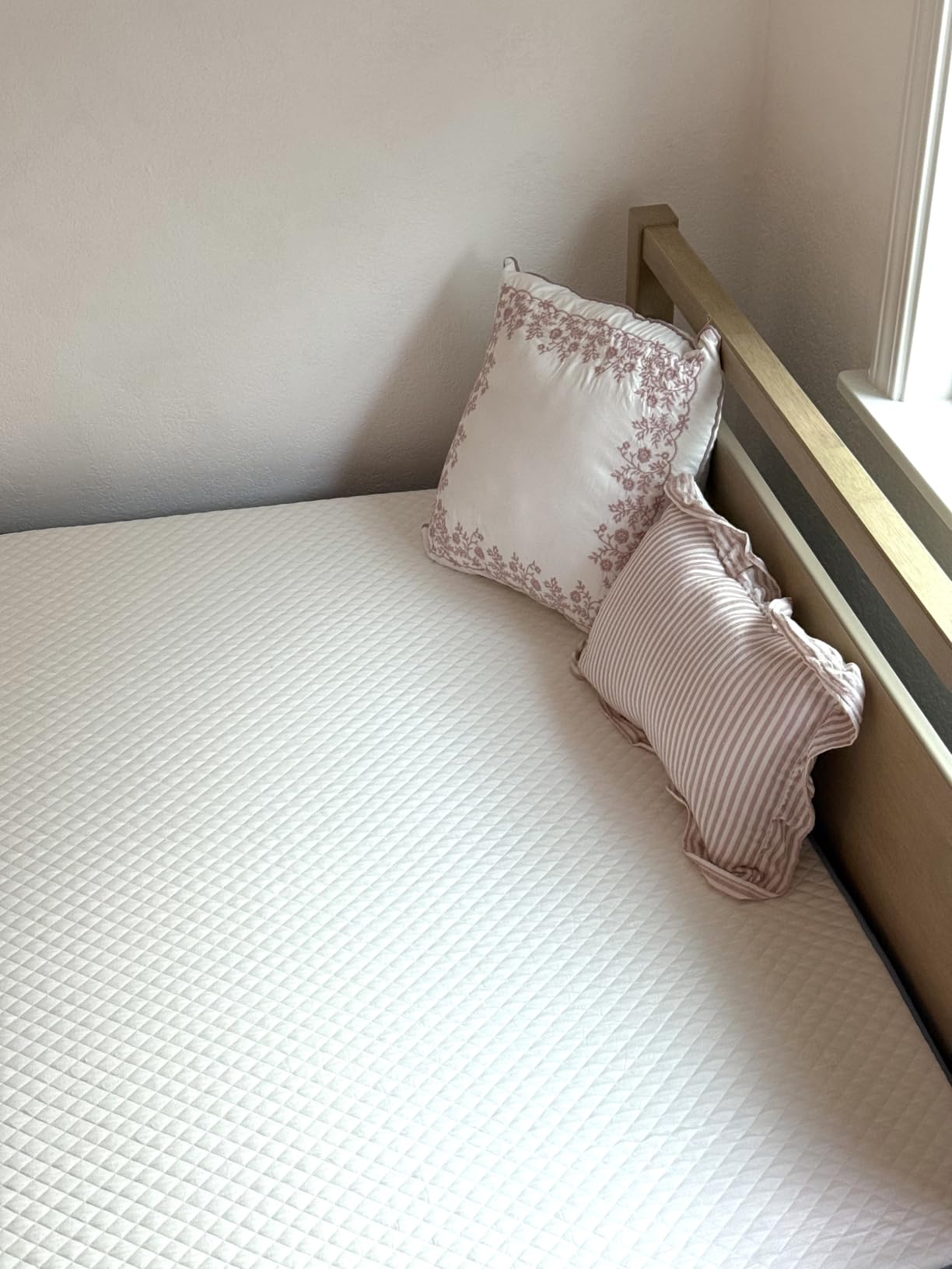 LIFEMENT Twin Mattress for Kids, 6 Inch Twin Bed Mattress, Basic Copper Cooling Gel Memory Foam Mattress in a Box, Pressure Relief with Medium Firm Support, CertiPUR-US Certified, 75''L x 39''W customer photo 1