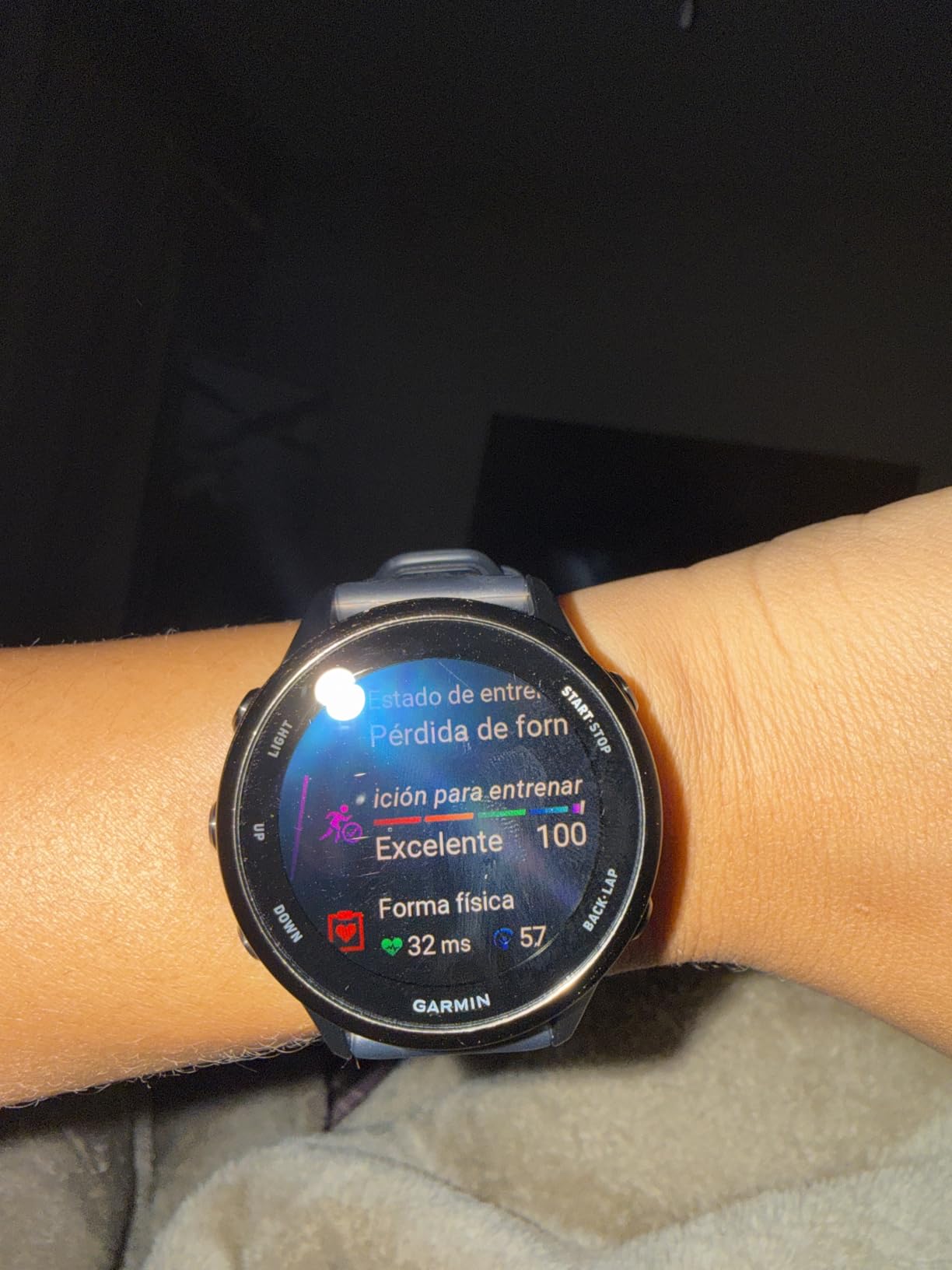 Garmin Forerunner® 570, 42mm, Aluminum, Whitestone/Cloud Blue customer photo 2