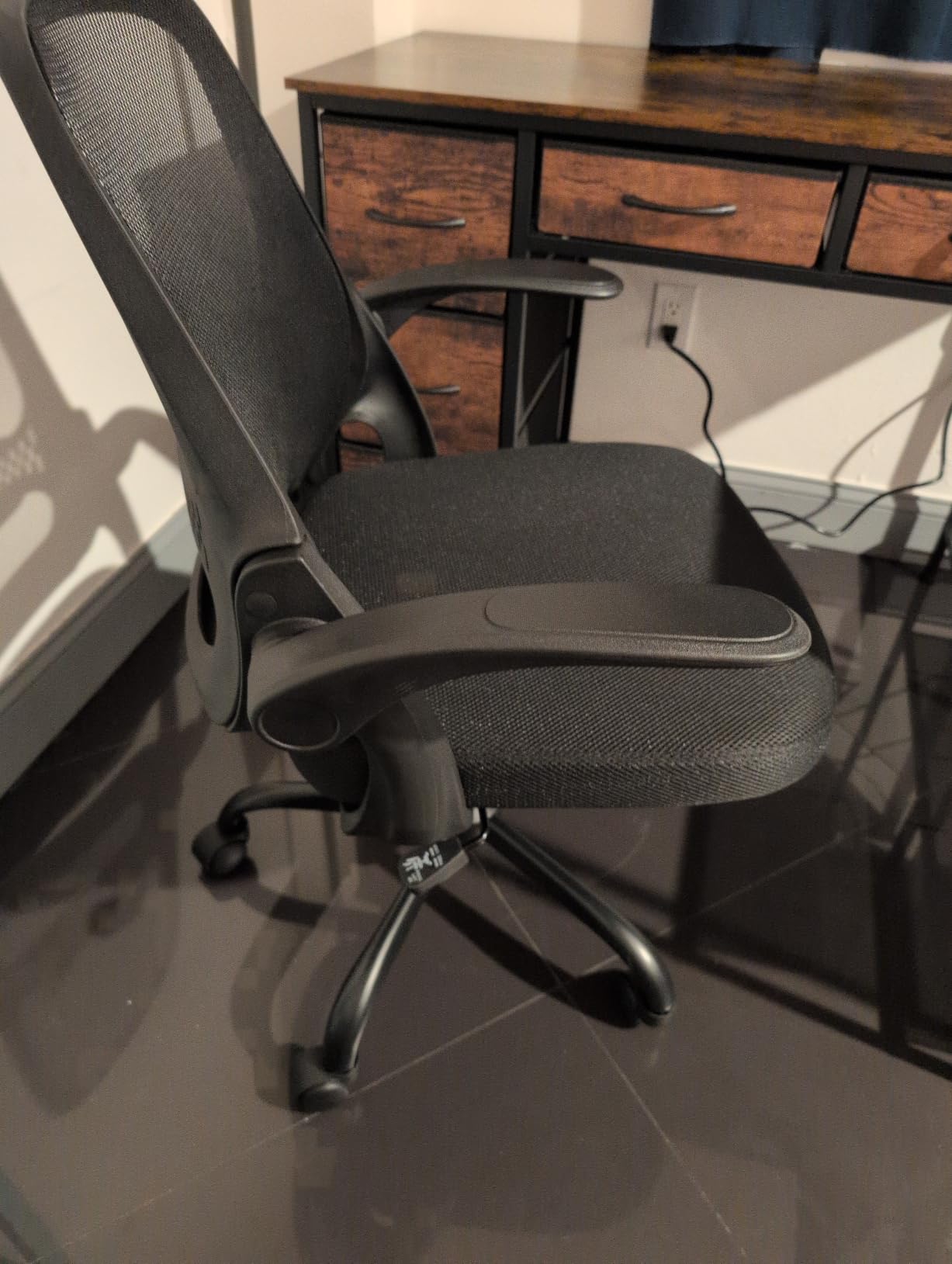 amseatec Mesh Office Chair, Ergonomic Home Office Chair with Flip-Up Arms customer photo 2