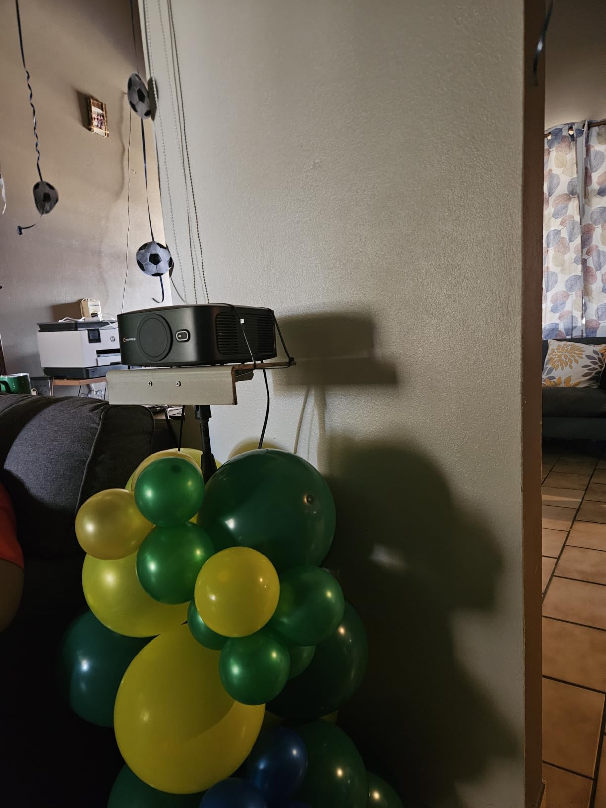 HAPPRUN 1500 ANSI Lumens Outdoor Projector with Official Google TV customer photo 1
