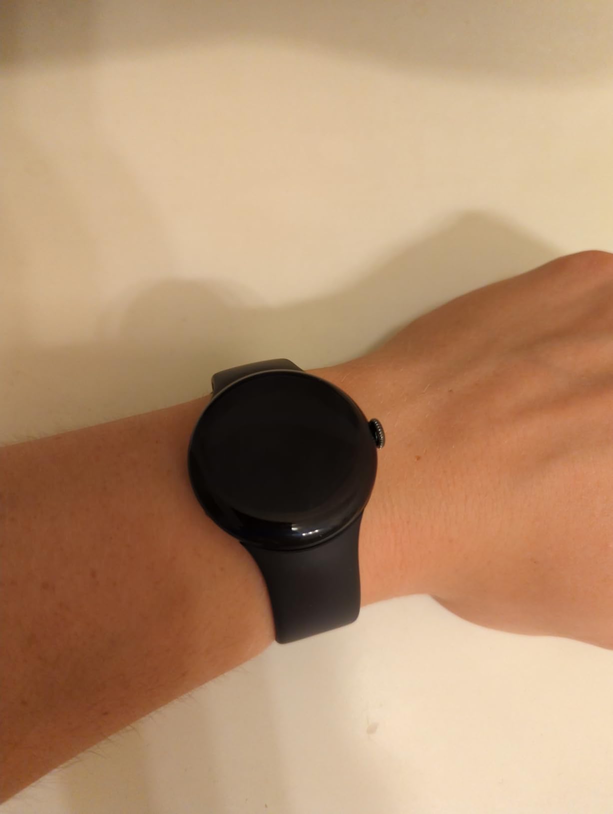 Google Pixel Watch 4 (45mm) - Smartwatch - Moonstone Active Band - Wi-Fi customer photo 1