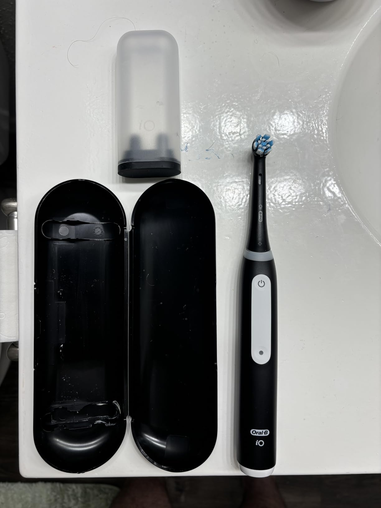 Oral-B Rechargeable Electric Toothbrush, iO3 Limited Deep Clean, 3 Cleaning Modes, Visual Pressure Sensor to Protect Gums, 2 Brush Heads, Travel Case, Azalea Pink customer photo 2