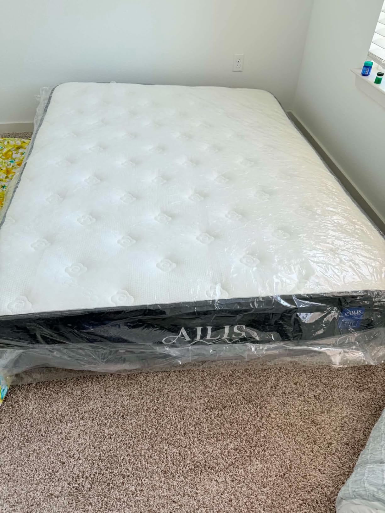 Ailis Queen Mattress, 12 Inch Queen Hybrid Mattress in a Box, Medium Firm with Upgraded Pocket Springs for Superior Motion Isolation, Strong Edge Support & Breathable Comfort customer photo 2