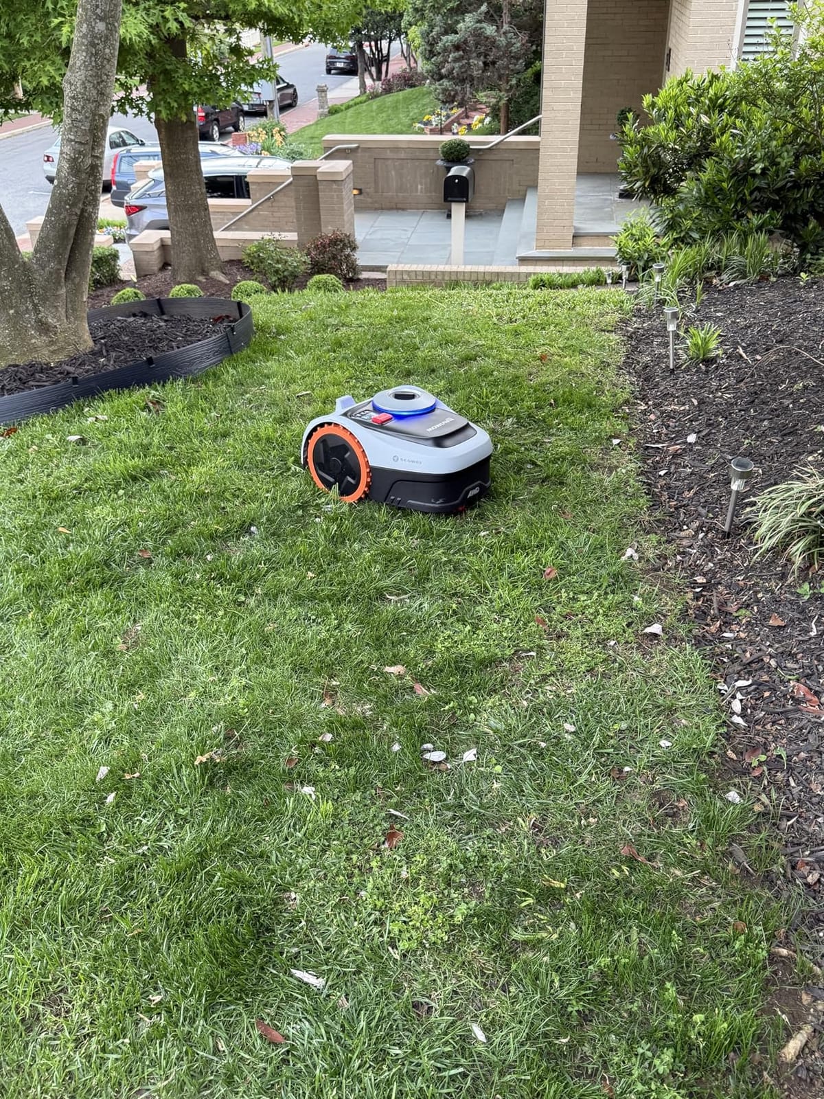 Segway Navimow i206 AWD Robot Lawn Mower, New i105N, 0.15 Acre, 45% Slopes | Perimeter Wire-Free Setup, NRTK-Vision Auto Mapping, Zero-Turn Steering, 2–3.6-Inch Cutting Height, 20-Zone App Control customer photo 2