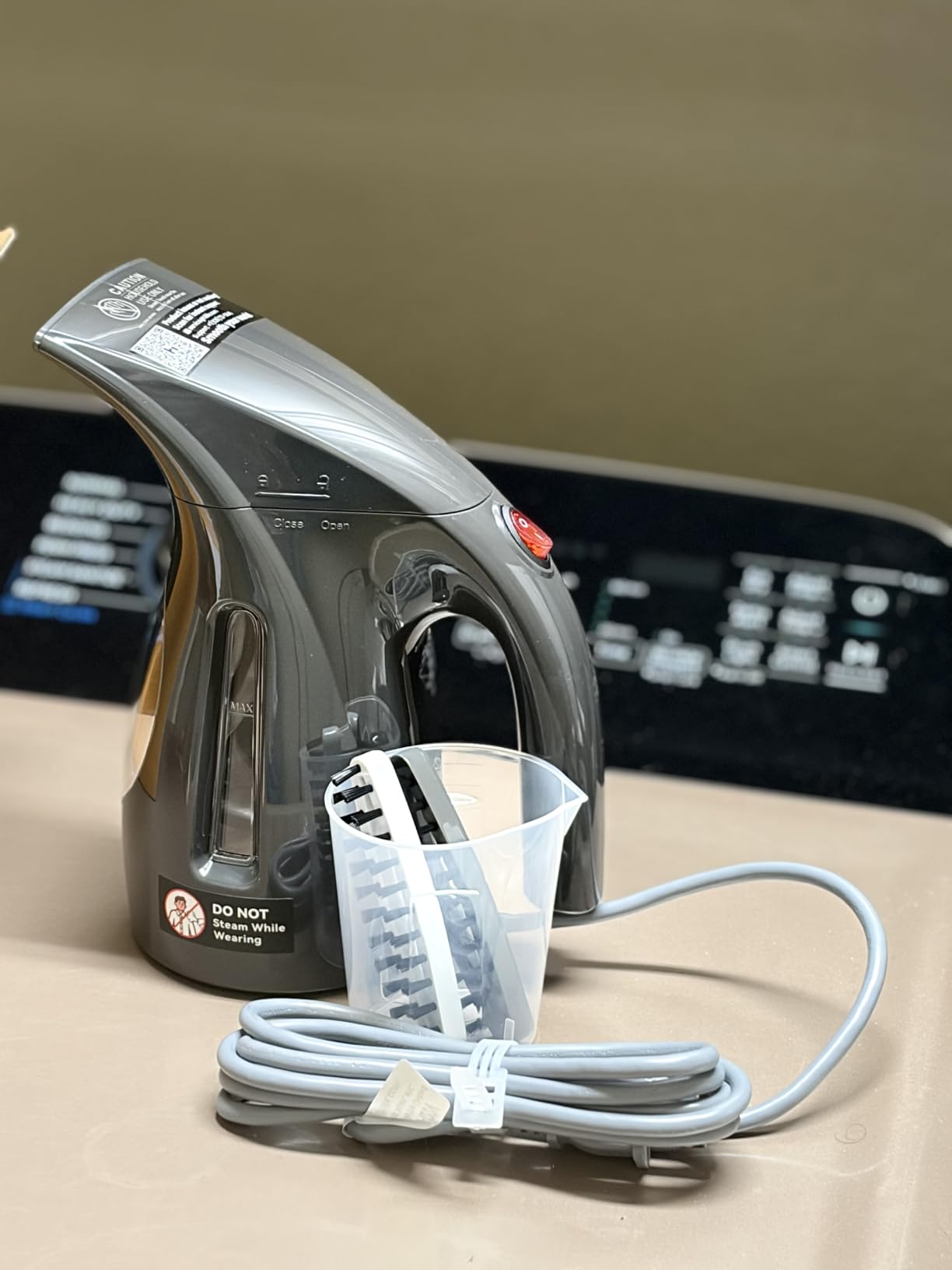 HiLIFE Steamer for Clothes, Portable Handheld Design, 240ml Big Capacity, 700W, Strong Penetrating Steam, Removes Wrinkle, for Home, Office(ONLY FOR 120V)-(Ocean Blue) customer photo 1