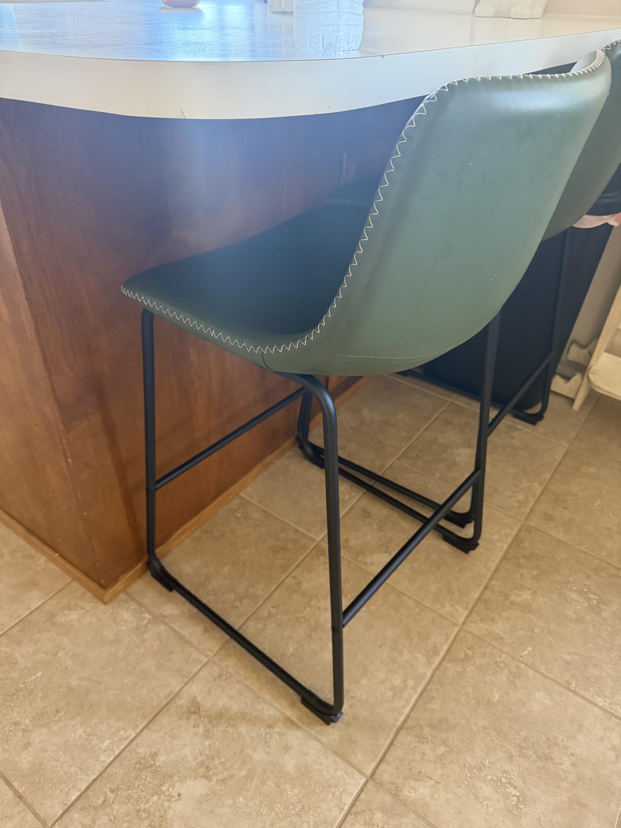 DUMOS Counter Height Bar Stools Set of 4, Faux Leather Metal Bar Chairs customer photo 1