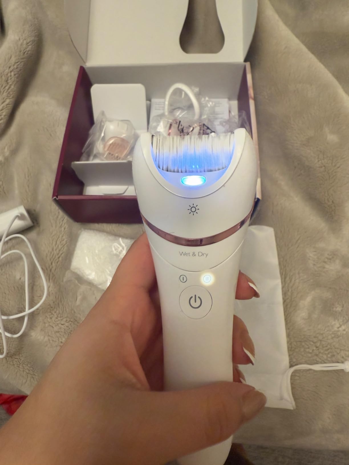 Philips Epilator Series 9000 - Cordless Wet and Dry Electric Epilator, Hair Removal for Legs, Body and Bikini, with ProGuide, 8 Accessories, 60 min. Runtime, Model BRE717/00 customer photo 2