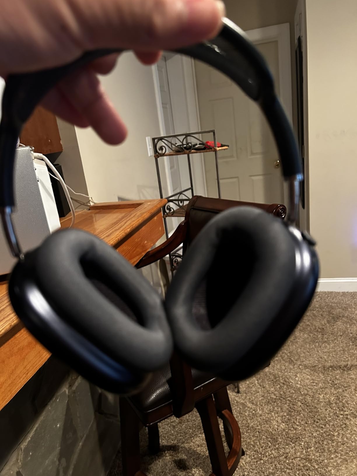Apple AirPods Max 2 Wireless Over-Ear Headphones – Midnight customer photo 1