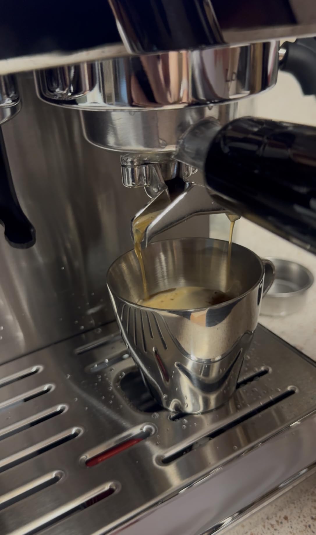 AMZCHEF Espresso Machine With Grinder, Temp Control, 44 Grind Settings customer photo 2